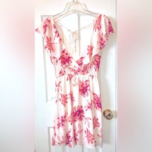 NWT LUSH Sz M/S Floral/Cream/White/Fuschia/Pink Wrap/Flowy/Deep V/Tie Back